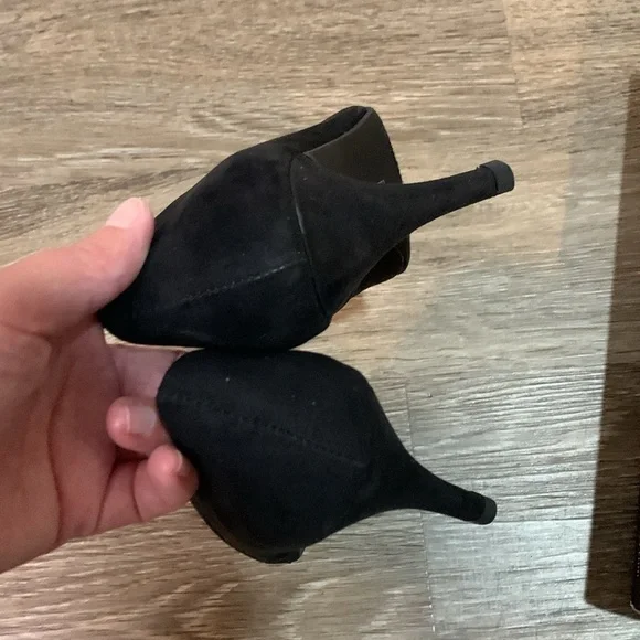 CL by laundry Nanette black suede heels size 8 - Picture 6 of 7